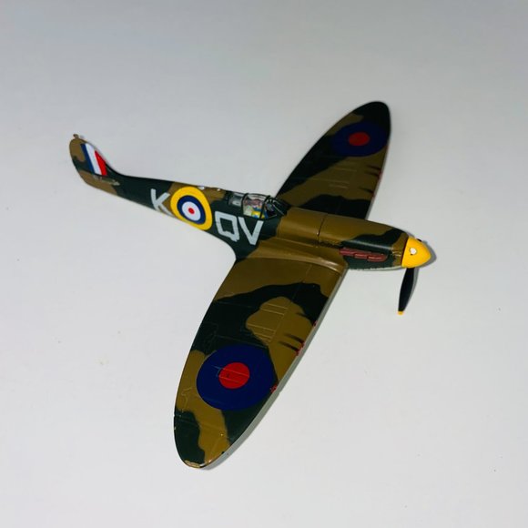 Matchbox Camo MKLA Spitfire British Fighter Plane - Picture 2 of 8